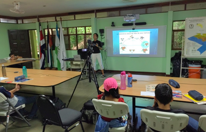 Explicación de información de importancia de las tortugas marinas y sus efectos por la acumulación de residuos sólidos en las aguas de los océanos,