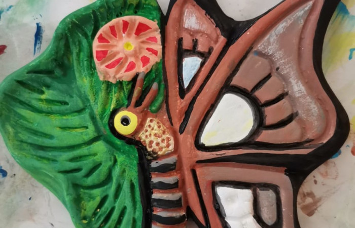 Artículo de cerámica pintado por funcionarios que asistieron a la Feria de la Salud de ACG