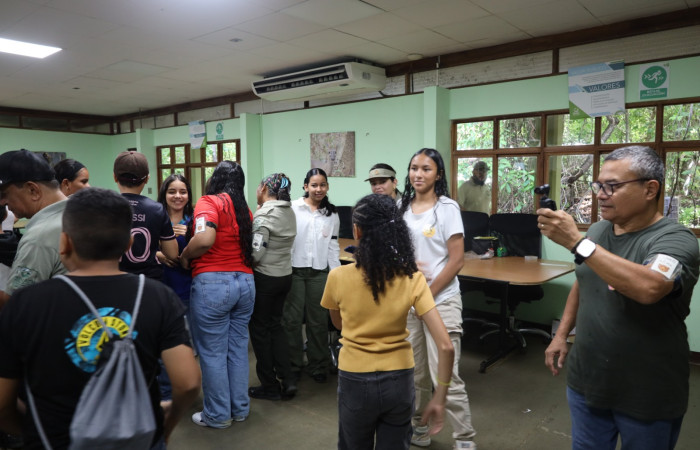 Ruleta de emojis,  Eduardo Artavia,  Programa de Educación Biológica.  Fuente: Melissa Espinoza, 2025.