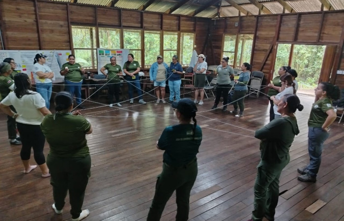 Grupo de funcionarias en celebración del día de la madre 2025, Parque Nacional Volcán Tenorio