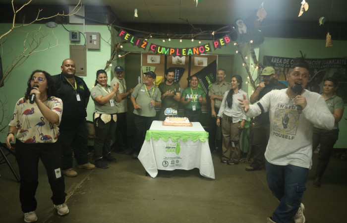 De izquierda a derecha: Tábata Pérez, Juan Hernández, Adriana Chavarría, Rolando Ramos, Roberto Vargas, Eduardo Artavia, Gabriela Gutiérrez, Mónica Zúñiga, Warren Vásquez, Jonathan Umaña y Yaudy Alvarado.