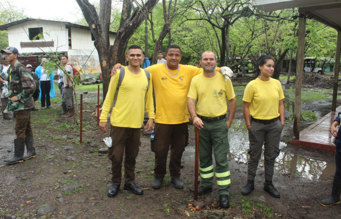 Limpieza en Tunel verde y vivo de la biodiversidad