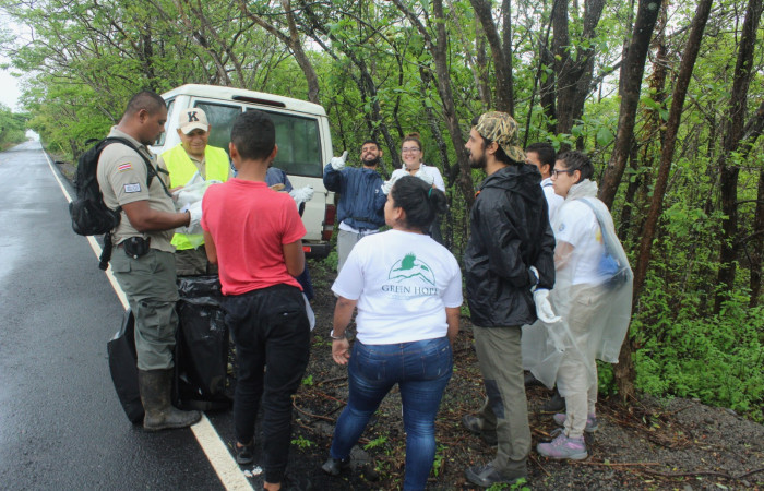 Limpieza en Tunel verde y vivo de la biodiversidad