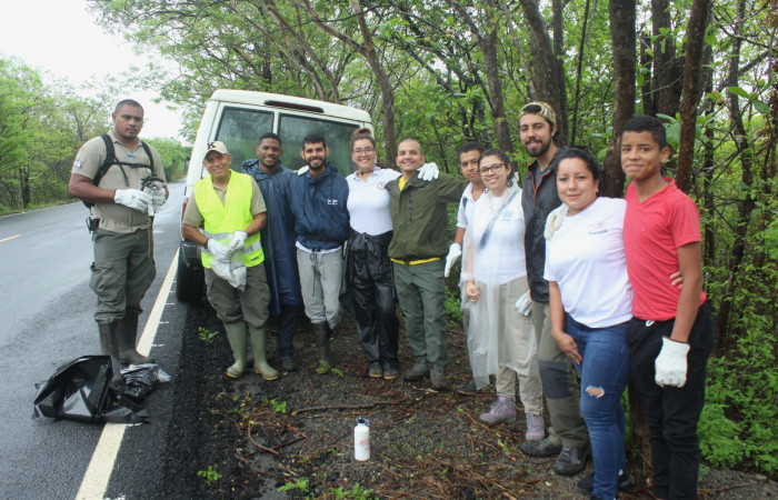 Limpieza en Tunel verde y vivo de la biodiversidad