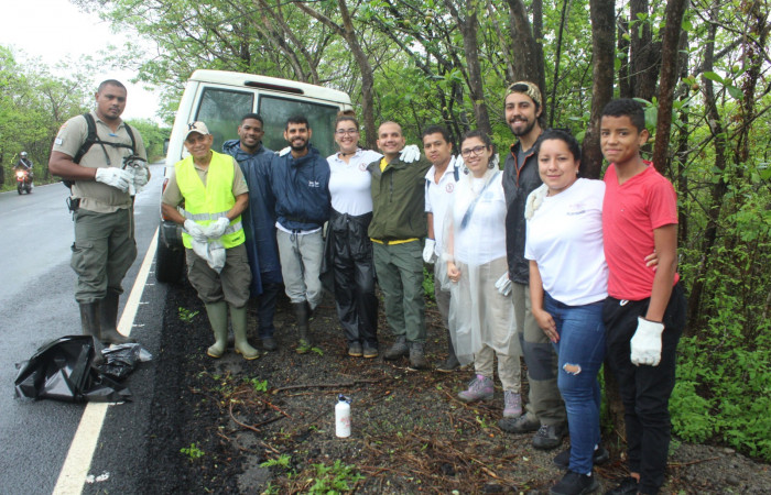 Limpieza en Tunel verde y vivo de la biodiversidad