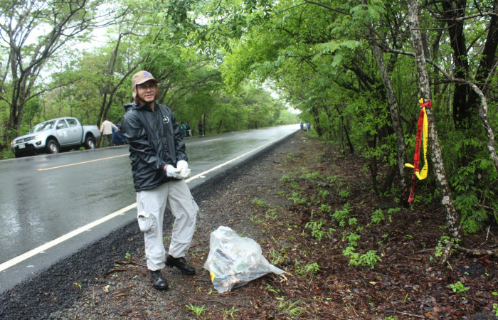 Limpieza en Tunel verde y vivo de la biodiversidad