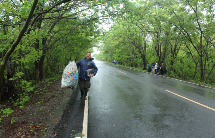 Limpieza en Tunel verde y vivo de la biodiversidad