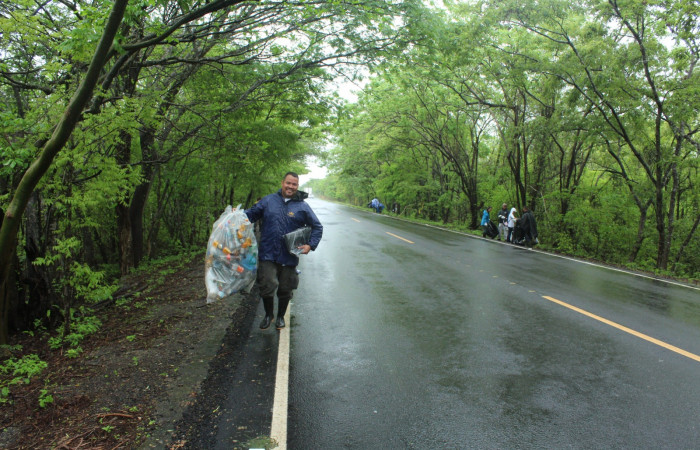 Limpieza en Tunel verde y vivo de la biodiversidad