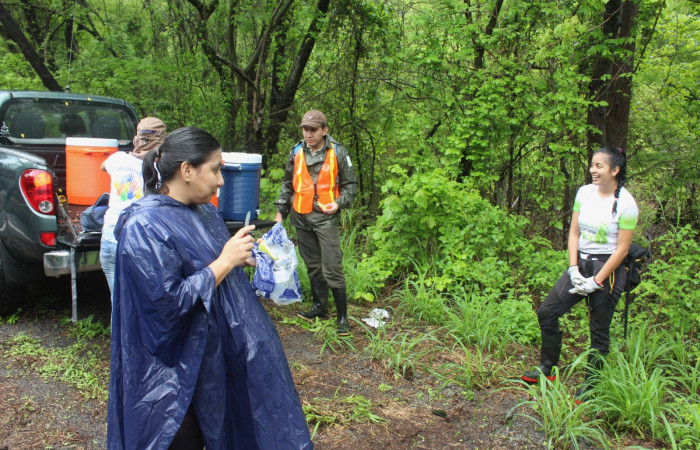 Limpieza en Tunel verde y vivo de la biodiversidad