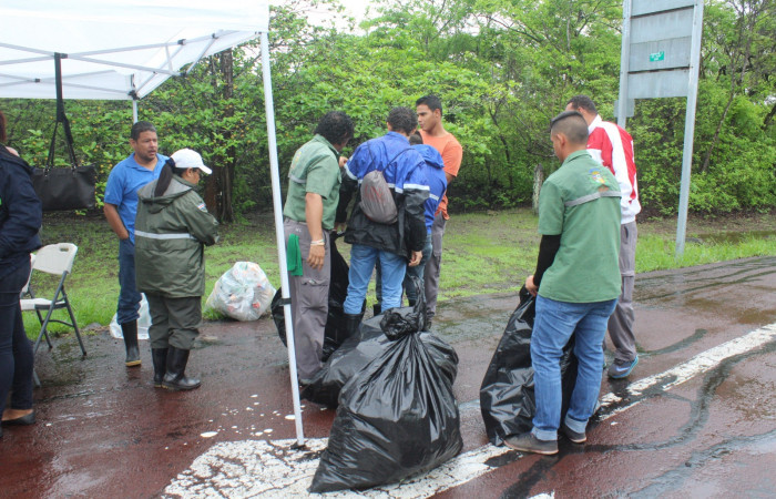 Limpieza en Tunel verde y vivo de la biodiversidad