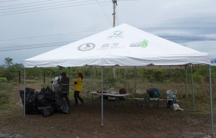 Limpieza en Tunel verde y vivo de la biodiversidad