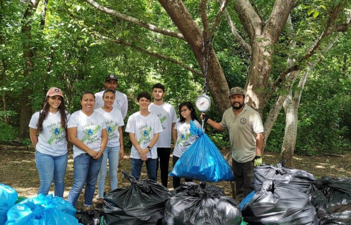 Limpieza Refugio Nacional de Vida Silvestre Bahía Junquillal