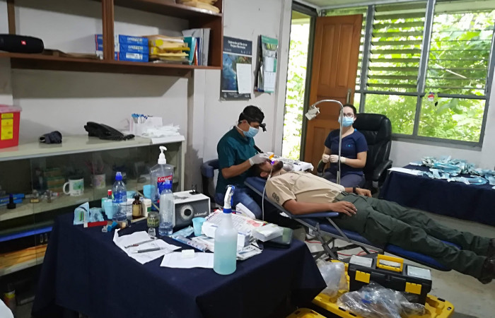 Atención de odontología del Programa Tomás Francesqui, de la Universidad Latina de Costa Rica