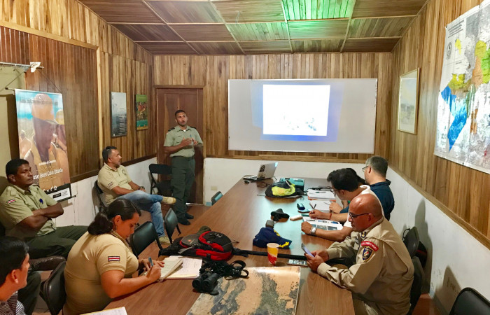 Josué Sandoval presentando Programa de Prevención, Protección y Control, Sector Pocosol, 26 de enero 2018, Fotografía: Roger Blanco