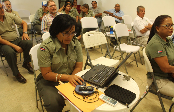 Zeneida Bolaños tomando acta
